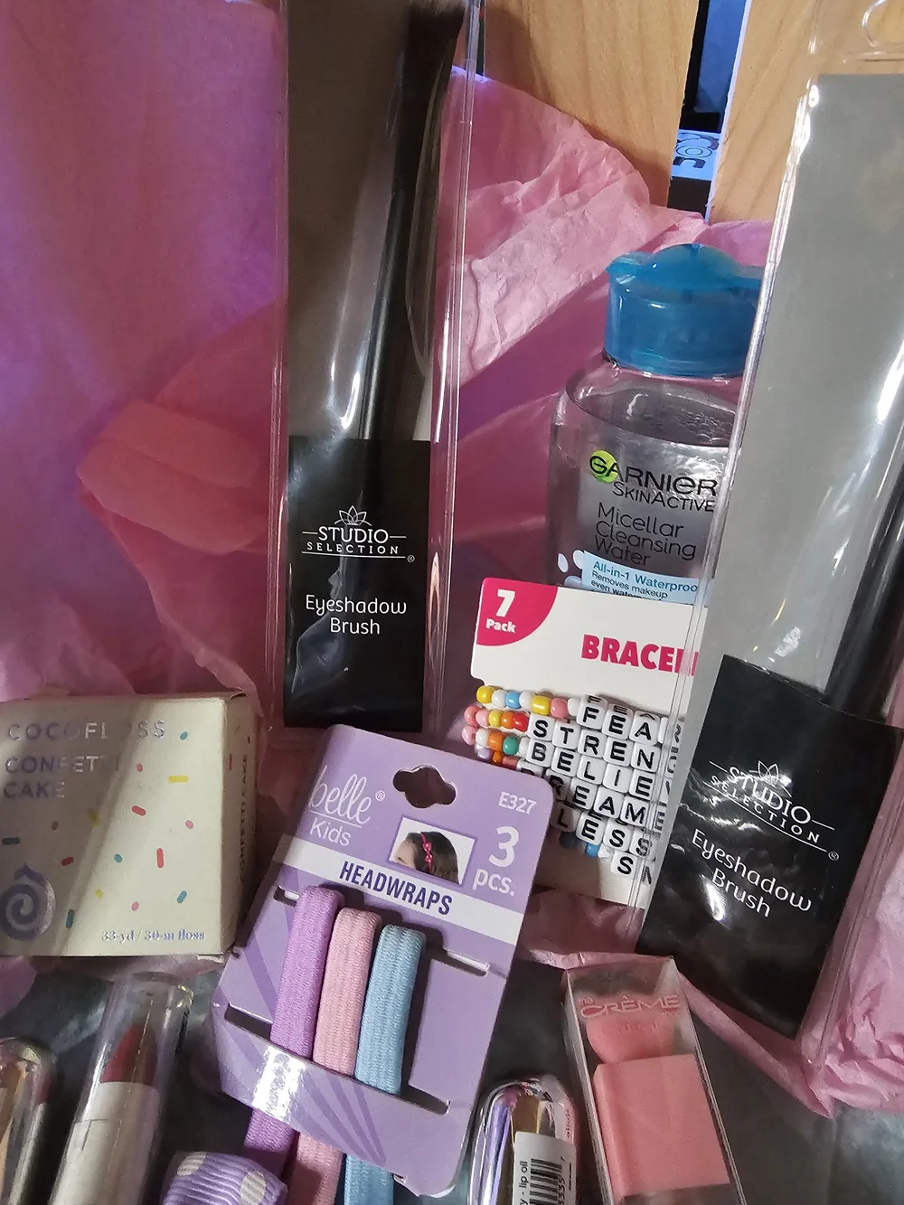 Studio Selection Eyeshadow Brush Trio with Pink Accessories Set